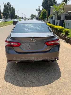 Toyota Camry SE FWD (2.5L 4cyl 8AM) 2018 Gray