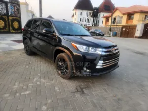 Toyota Highlander SE 4x4 V6 (3.5L 6cyl 8A) 2017 Black