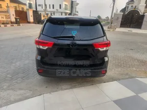Toyota Highlander SE 4x4 V6 (3.5L 6cyl 8A) 2017 Black