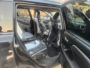 Toyota Highlander SE 4x4 V6 (3.5L 6cyl 8A) 2017 Black