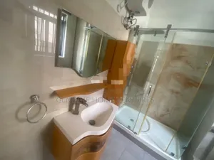 3bdrm Apartment in Lekki Phase 1 for rent