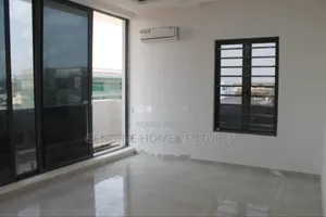3bdrm Apartment in Lekki Phase 1 for rent