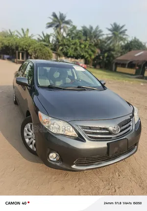 Toyota Corolla LE 4dr Sedan (1.8L 4cyl 4A) 2013 Gray