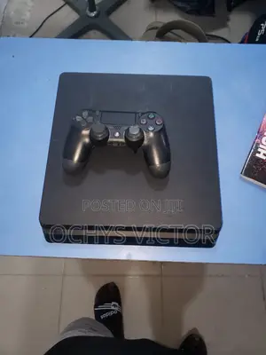 Hacked Ps4 Slim/1pad/5games