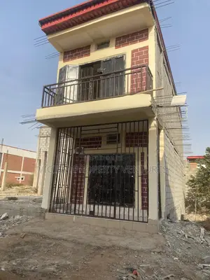 Spacious Up and Down Shop