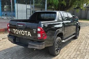 Toyota Hilux Revo Double Cab Petrol 2.7 AWD 2021 Black