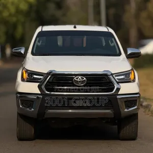 Toyota Hilux 2023 White