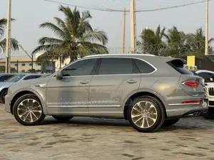 New Bentley Bentayga 2025 Gray