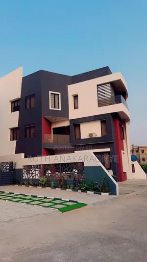 Furnished 4bdrm Duplex in Hall 7, Central Business District for sale