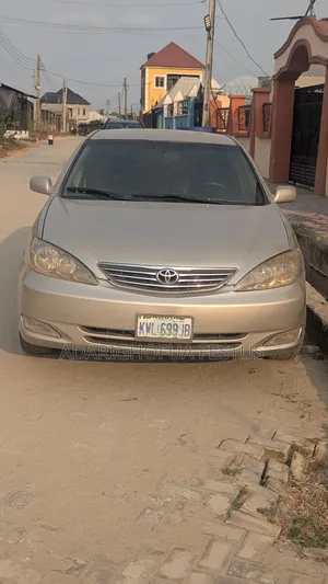 Toyota Camry 2005 Gold