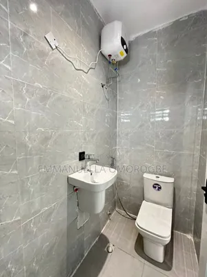 2bdrm Apartment in Lekki Phase 1 for rent