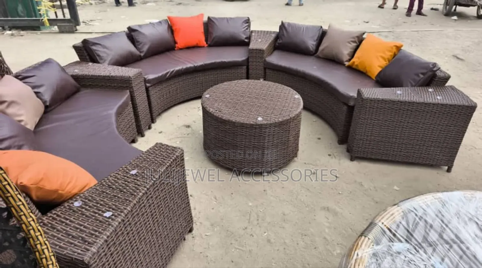 Executive 9 Seater Round Outdoor Chair Set With Table.