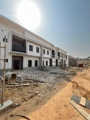 4bdrm Duplex in Dakwo District for sale