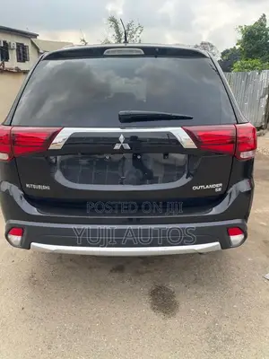 Mitsubishi Diamante 2016 Black