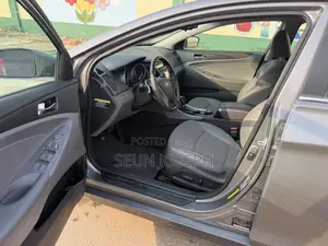 Hyundai Sonata SE 2.0T Sedan FWD (2.0L 4cyl 6A) 2013 Gray