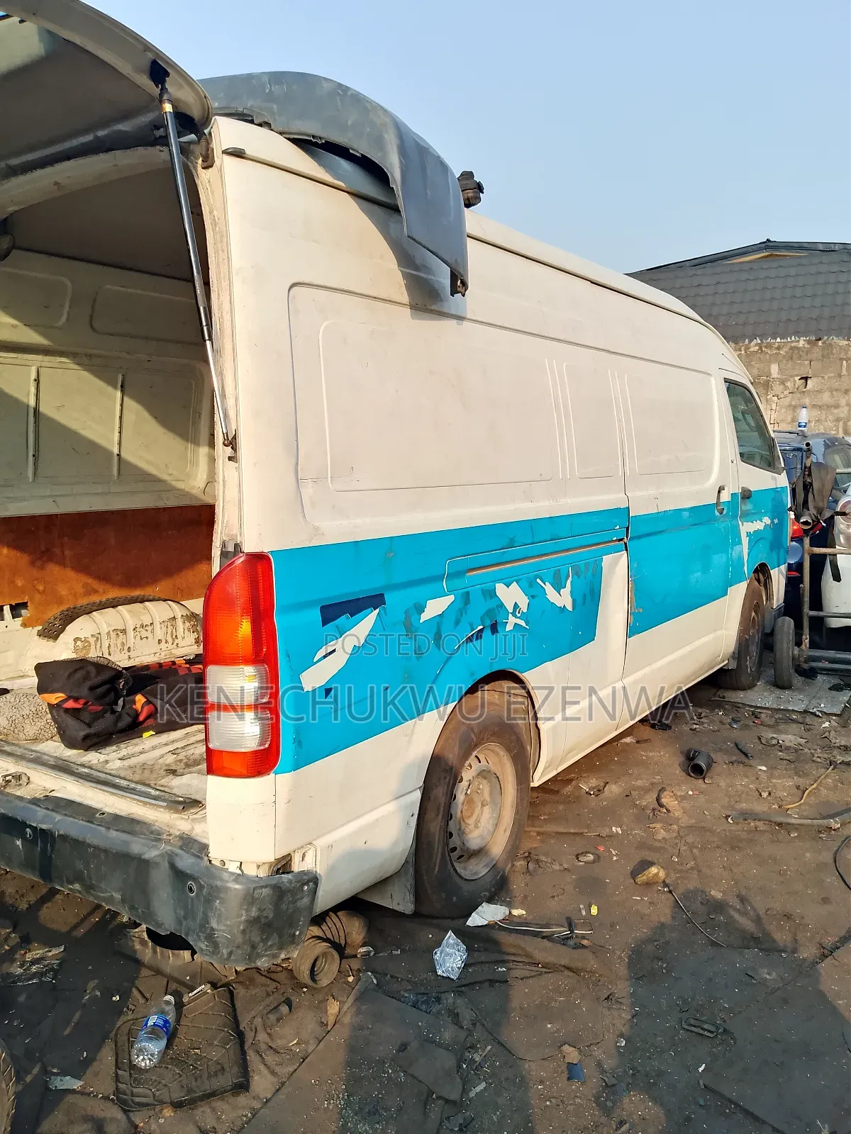 Toyota HiAce 2011 White