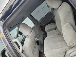 Toyota Sienna L 7-Passenger 4dr Minivan (3.5L 6cyl 6A) 2014 Gray