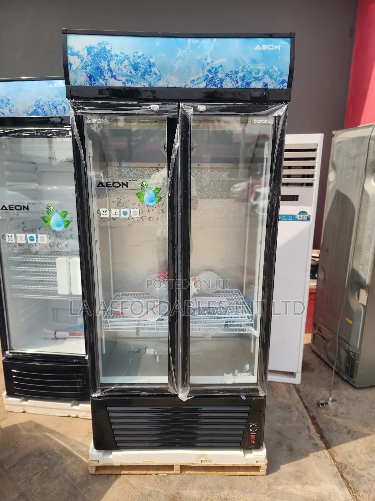 Aeon Show Case. Model No: Asc520