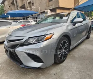 Toyota Camry 2019 Silver