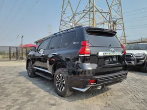 Toyota Land Cruiser Prado 4.0 2023 Black