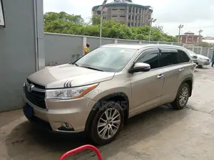 Toyota Highlander 2016 Gold