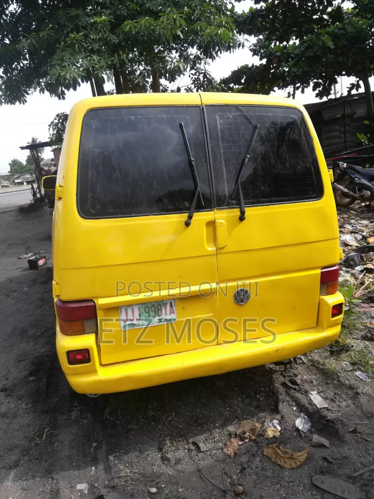 Volkswagen Transporter 2000 Yellow