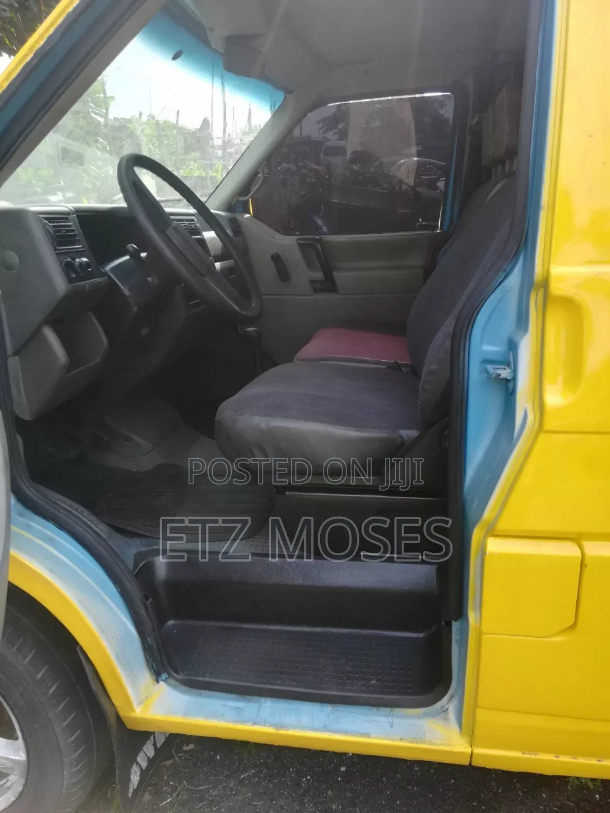 Volkswagen Transporter 2000 Yellow