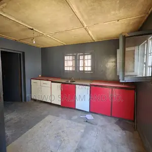 4bdrm Bungalow in Old Ife Road, Egbeda / Egbeda for sale