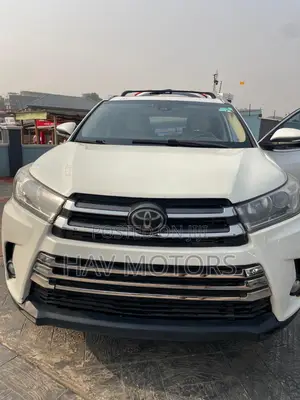 Toyota Highlander XLE 4x4 V6 (3.5L 6cyl 8A) 2018 White