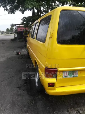 Volkswagen Transporter 2000 Yellow