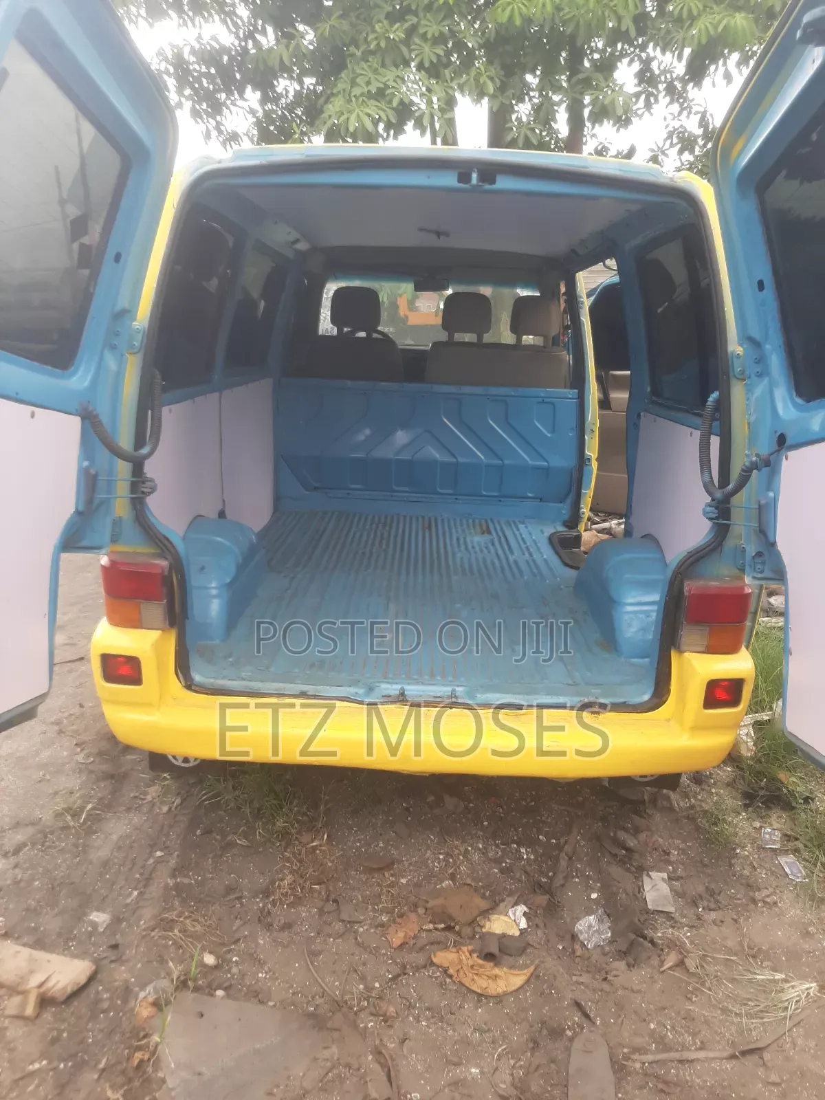Volkswagen Transporter 2000 Yellow