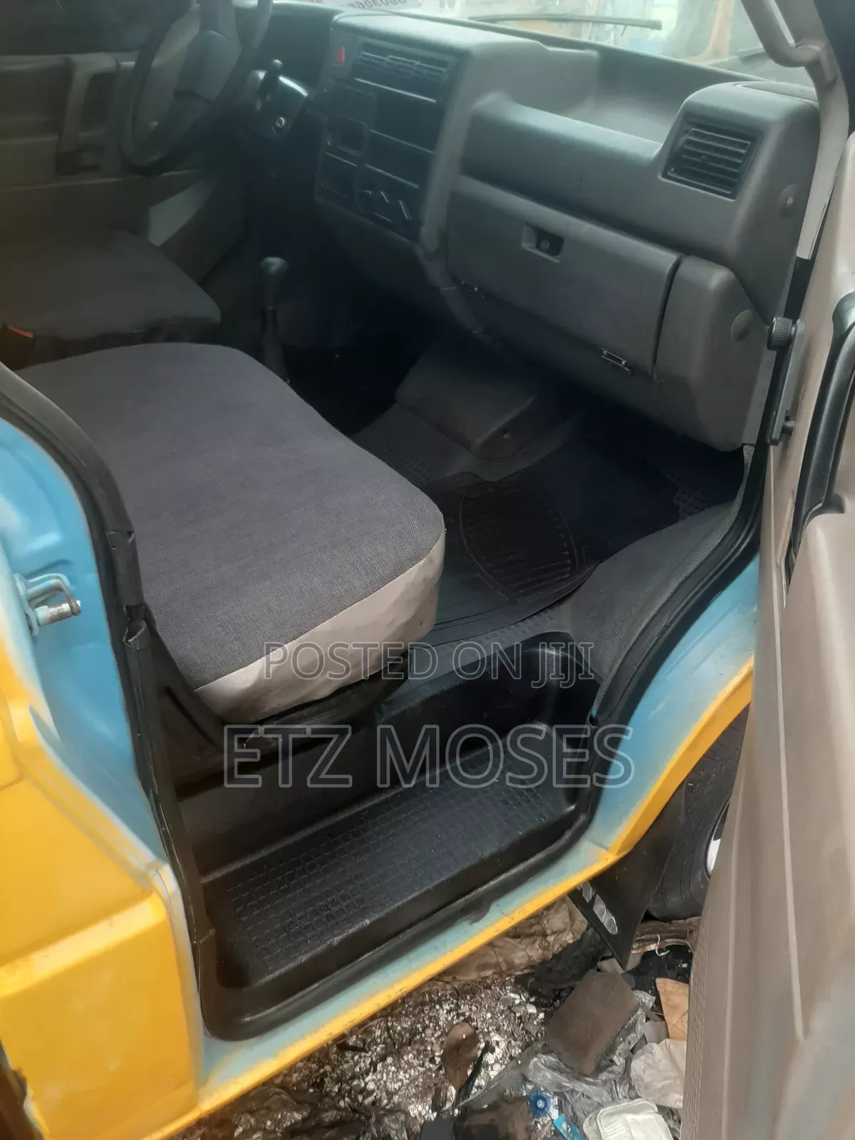 Volkswagen Transporter 2000 Yellow