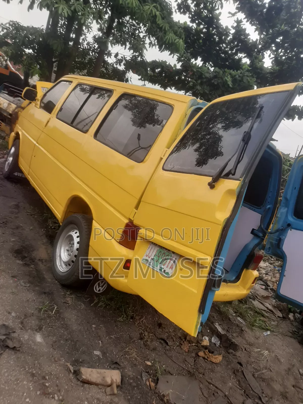 Volkswagen Transporter 2000 Yellow