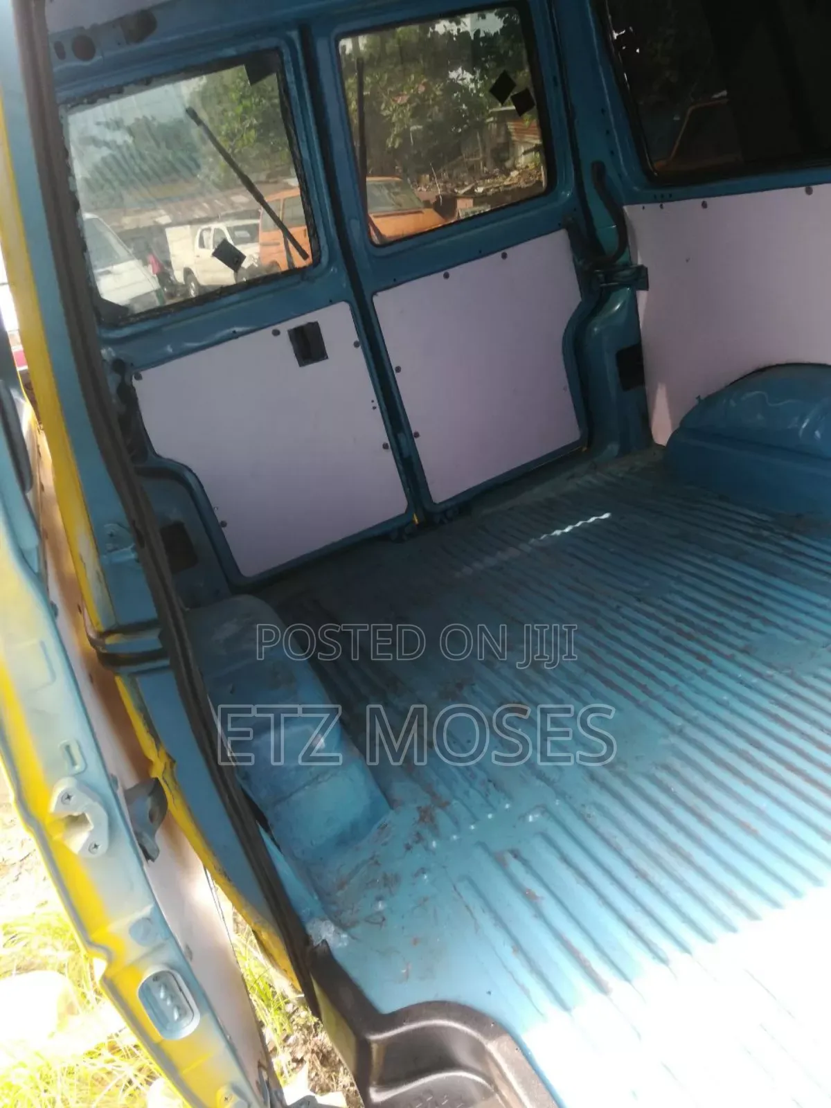 Volkswagen Transporter 2000 Yellow