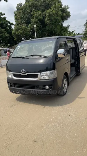 Toyota HiAce 2004 Black