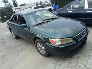 Toyota Camry CE 4dr Sedan (2.2L 4cyl 4A) 2000 Green