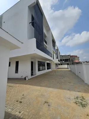 4bdrm Townhouse / Terrace in Adeniyi Jones for rent