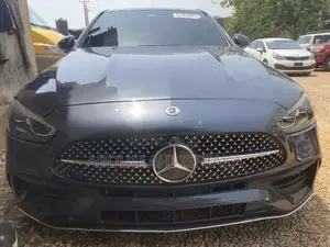 Mercedes-Benz C300 2023 Black