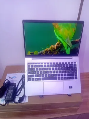 New Laptop HP 240 G8 16GB AMD Ryzen 5 SSD 256GB