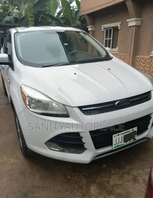 Ford Escape S 4dr SUV (2.5L 4cyl 6A) 2014 White