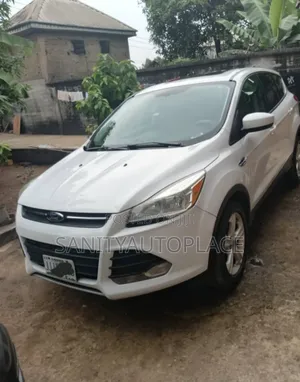 Ford Escape S 4dr SUV (2.5L 4cyl 6A) 2014 White