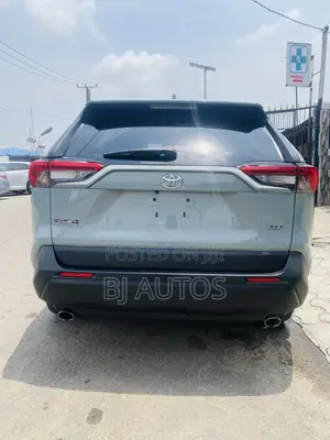 Toyota RAV4 XLE 2022 Teal