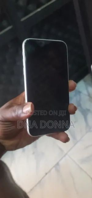Apple iPhone 11 64 GB White