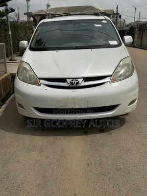 Toyota Sienna LE AWD 2005 White