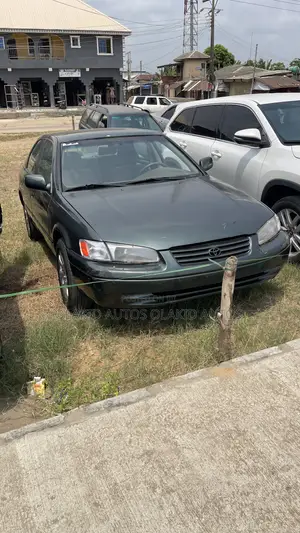 Toyota Camry LE 4dr Sedan (2.2L 4cyl 4A) 2000 Gray