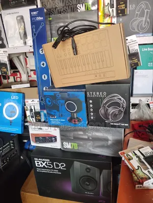 Bx5d2 M Audio,3rd Gen Scarlet 2i2,Sm7b Condenser Mic,Etc