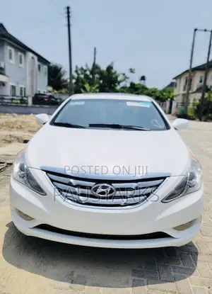 Hyundai Sonata SESE Sedan FWD (2.4L 4cyl 5A) 2010 White
