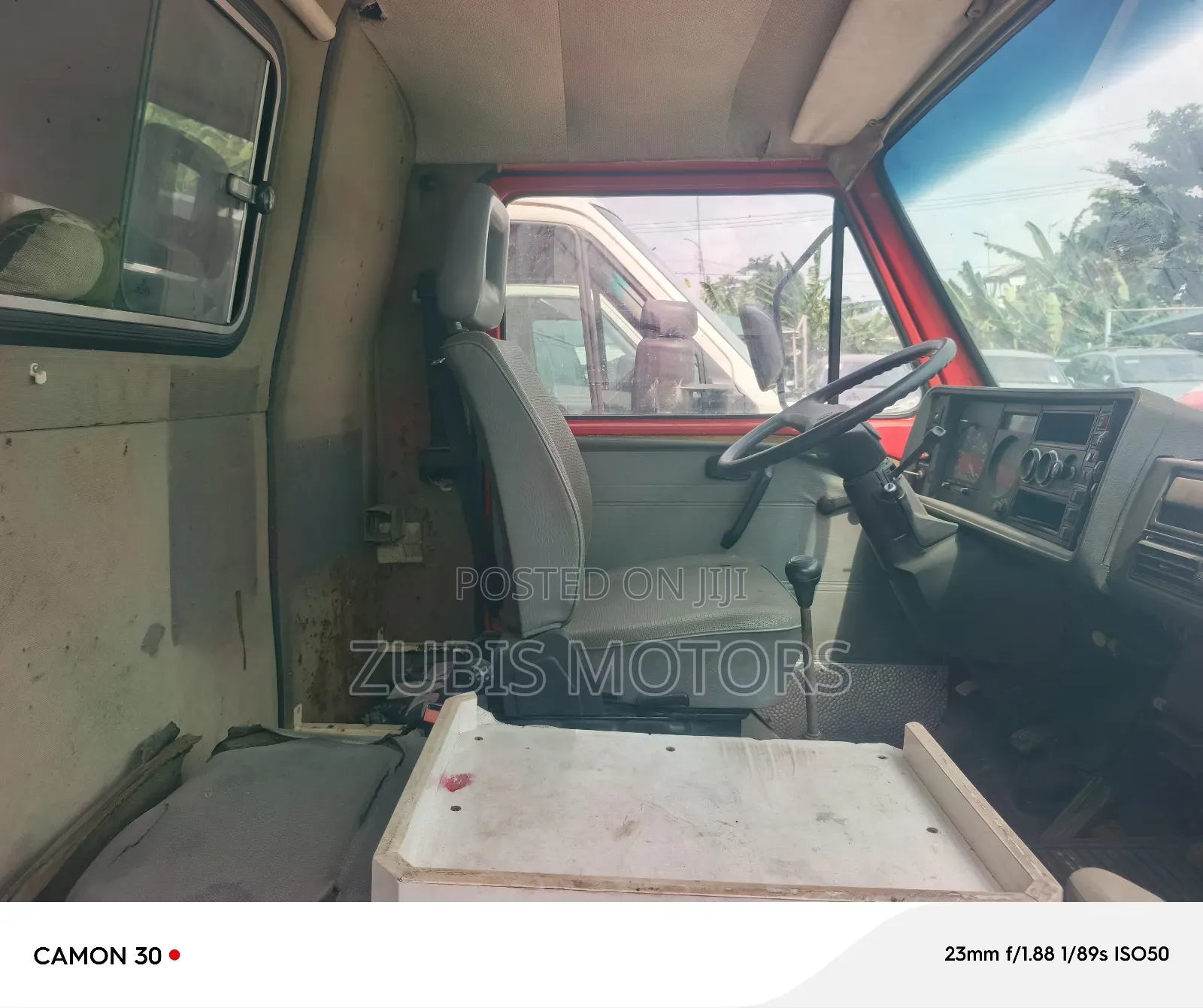 Volkswagen LT 2000 Red