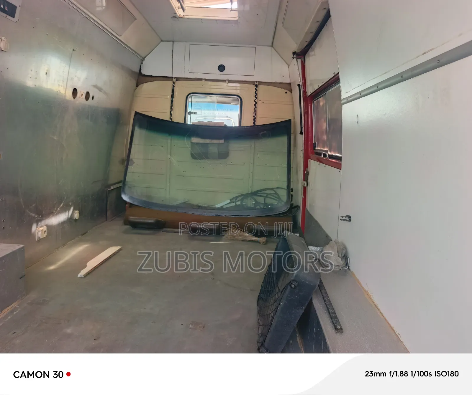 Volkswagen LT 2000 Red