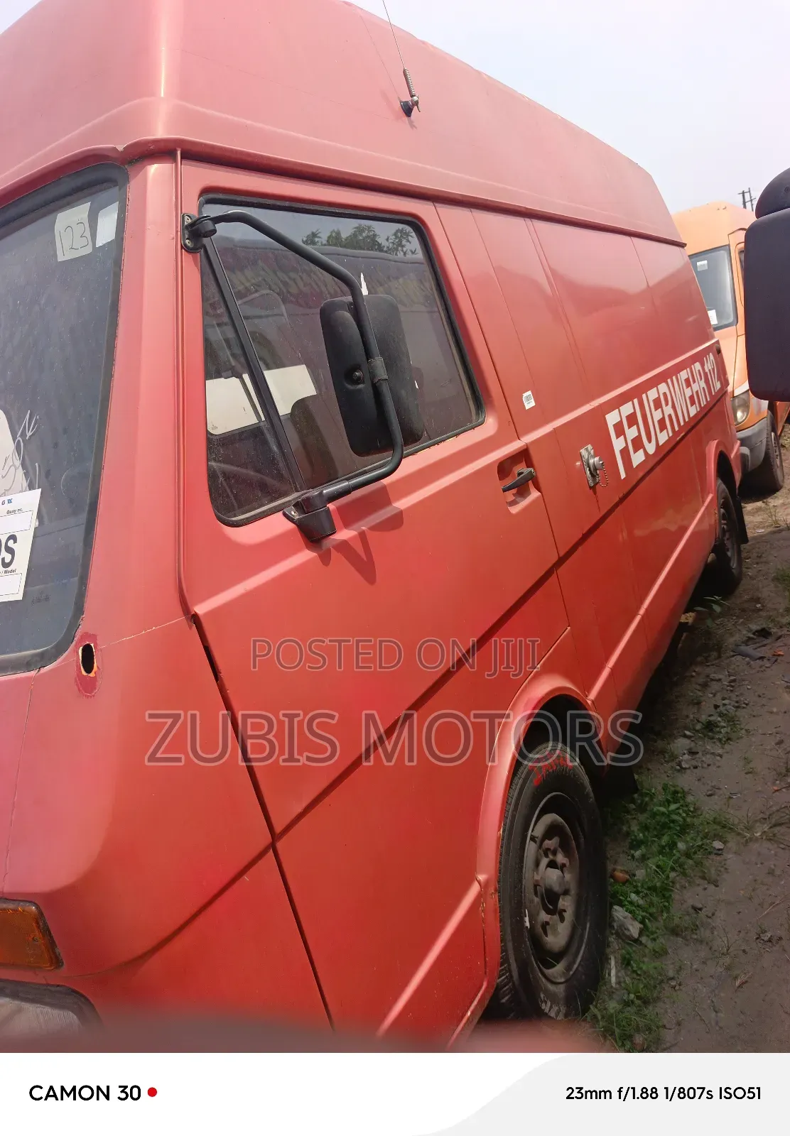 Volkswagen LT 2000 Red